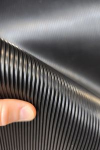 Рифленое резиновое покрытие